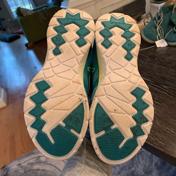 Vionic Sneakers sz 8W - Picture 5 of 5
